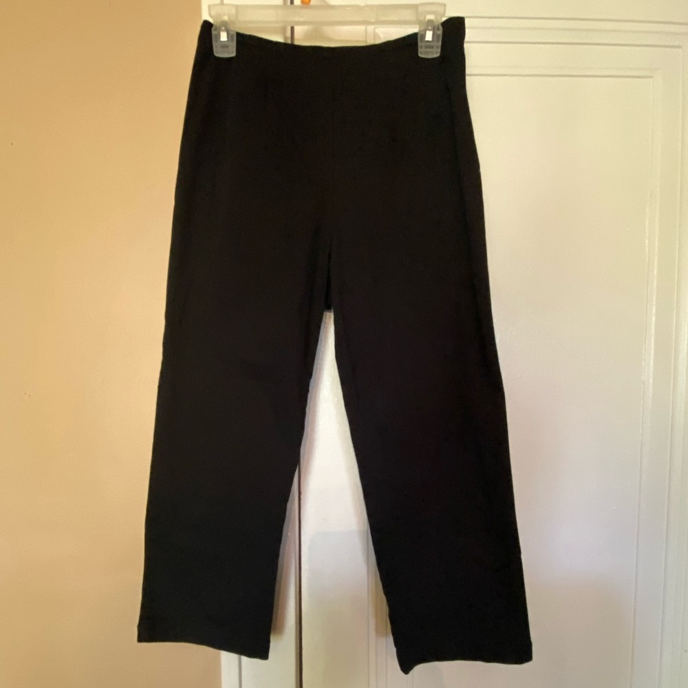 Freeport studio stretch capri pants. Black. Size 8.